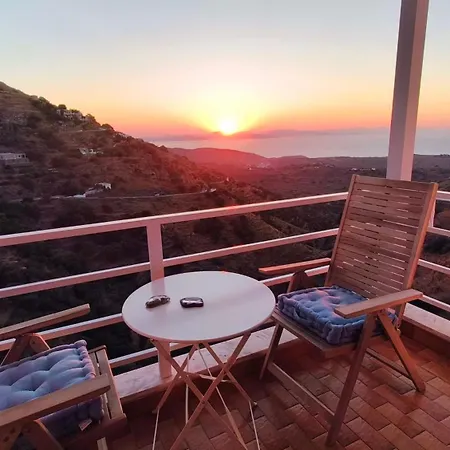 Apartment Enjoy A Wondeful Sunset From A Traditional House-aggelos Ioulis