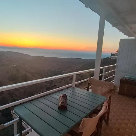 Апартаменты Enjoy A Wondeful Sunset From A Traditional House-aggelos Ioulis